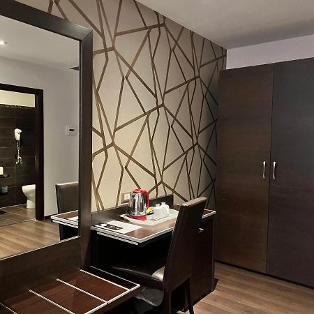 Catone District Hotel Rome Bagian luar foto